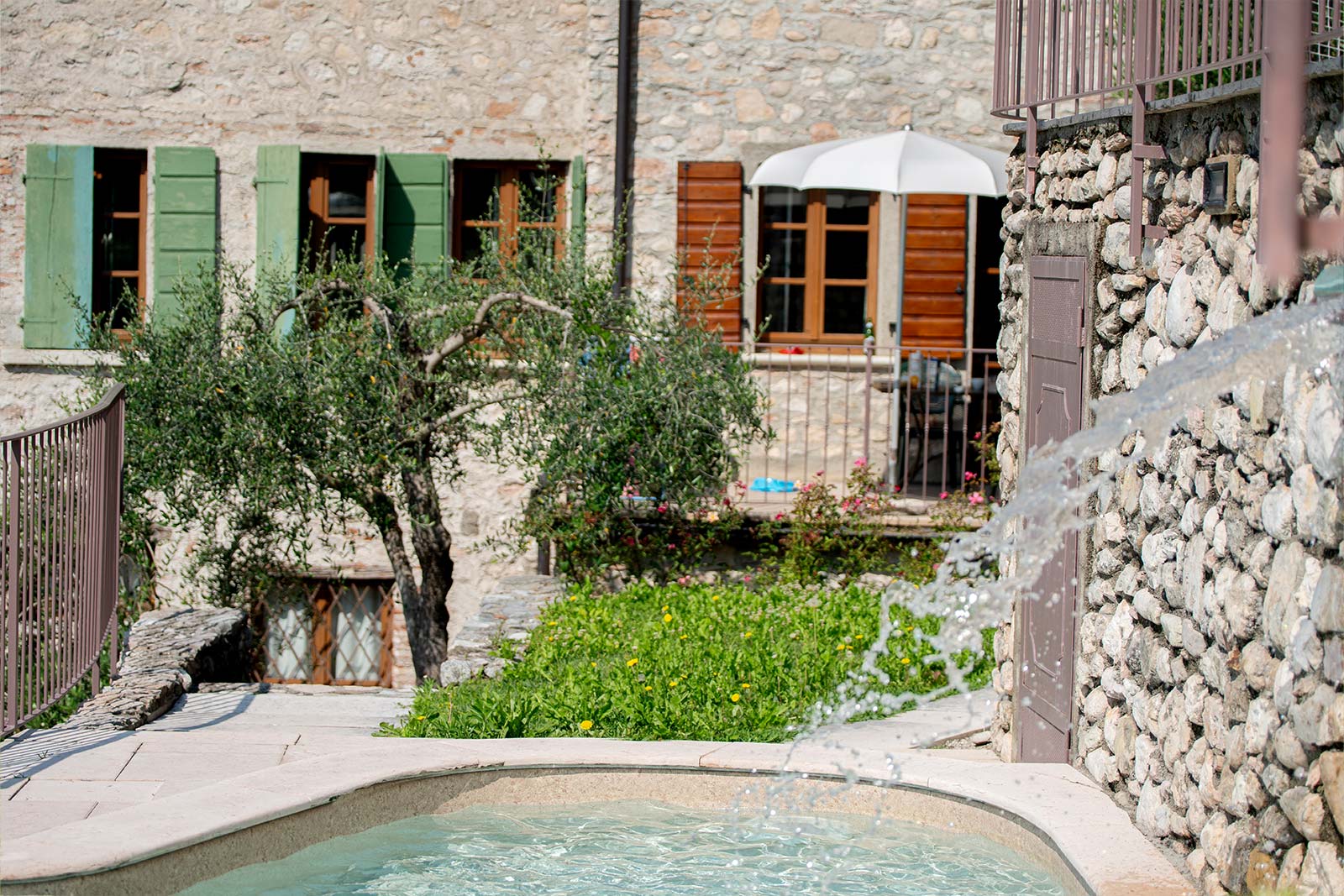 appartamento e piscina borgo alba chiara lago garda appartamento e piscina borgo alba chiara lago garda